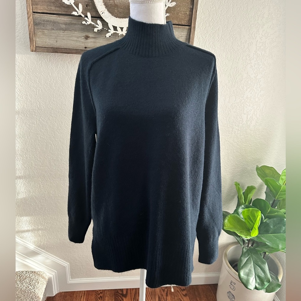 Loft navy blue turtleneck sweater cozy ladies size M NWOT